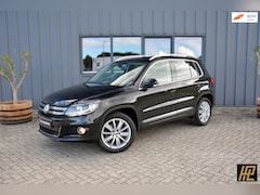 Volkswagen Tiguan - 1.4 TSI 160pk Sport&Style * 18" New York * Zwenktrekhaak * Navi * Stoelverwarming * Alcant
