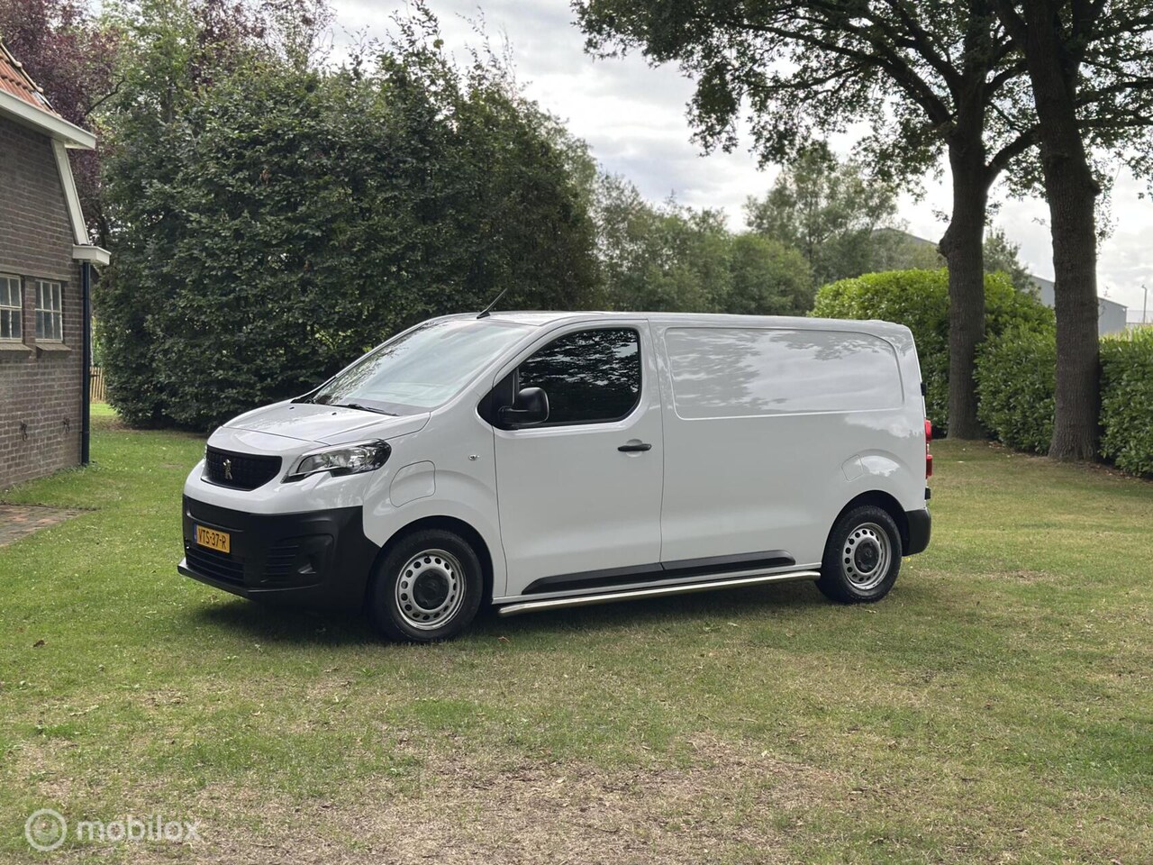 Peugeot e-Expert - EV L2 75 kWh Premium - snel laden - 1e eig. - AutoWereld.nl