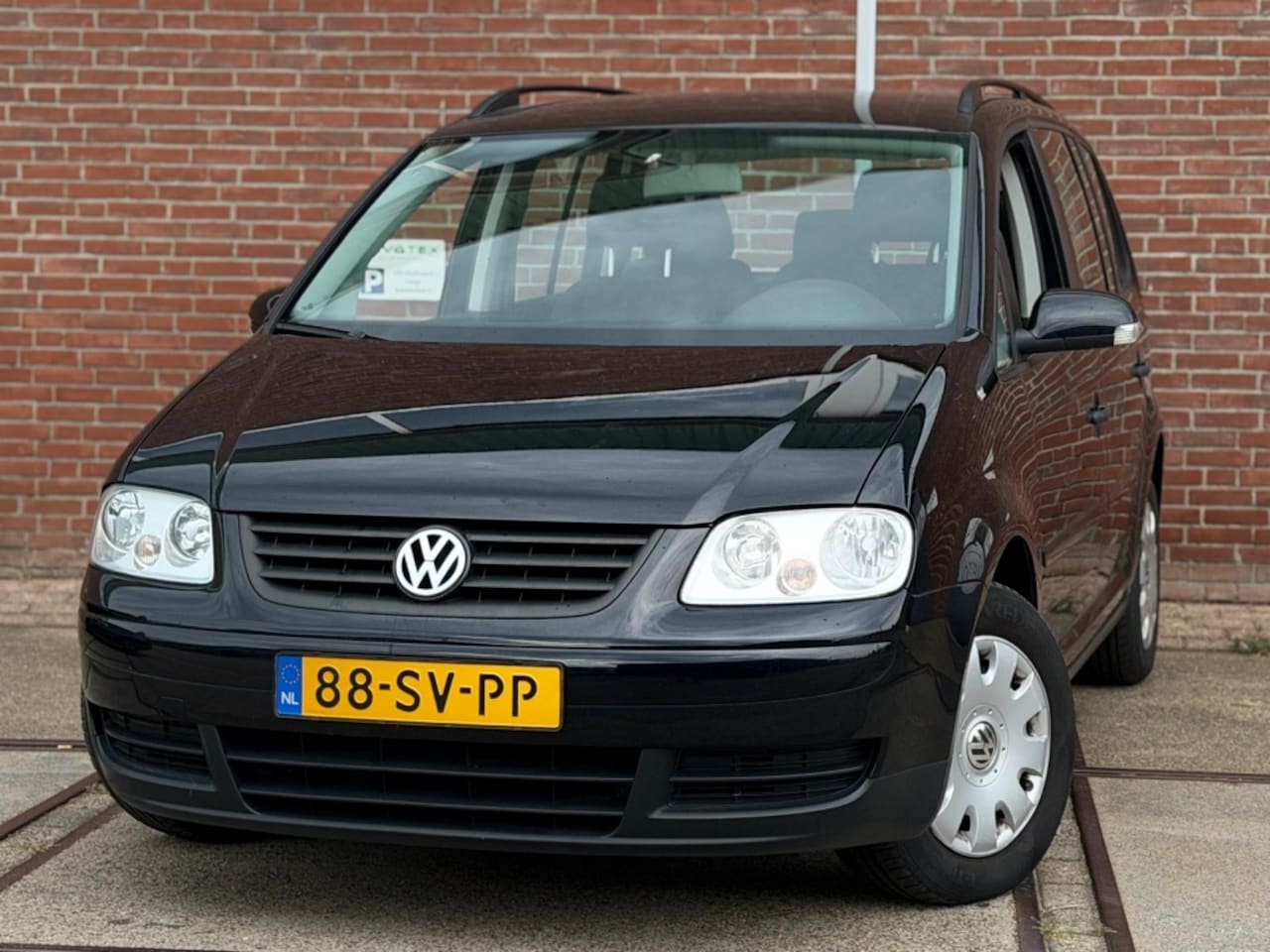 Volkswagen Touran - 1.6-16V FSI Highline |Clima |CruiseC |Nieuwe APK - AutoWereld.nl