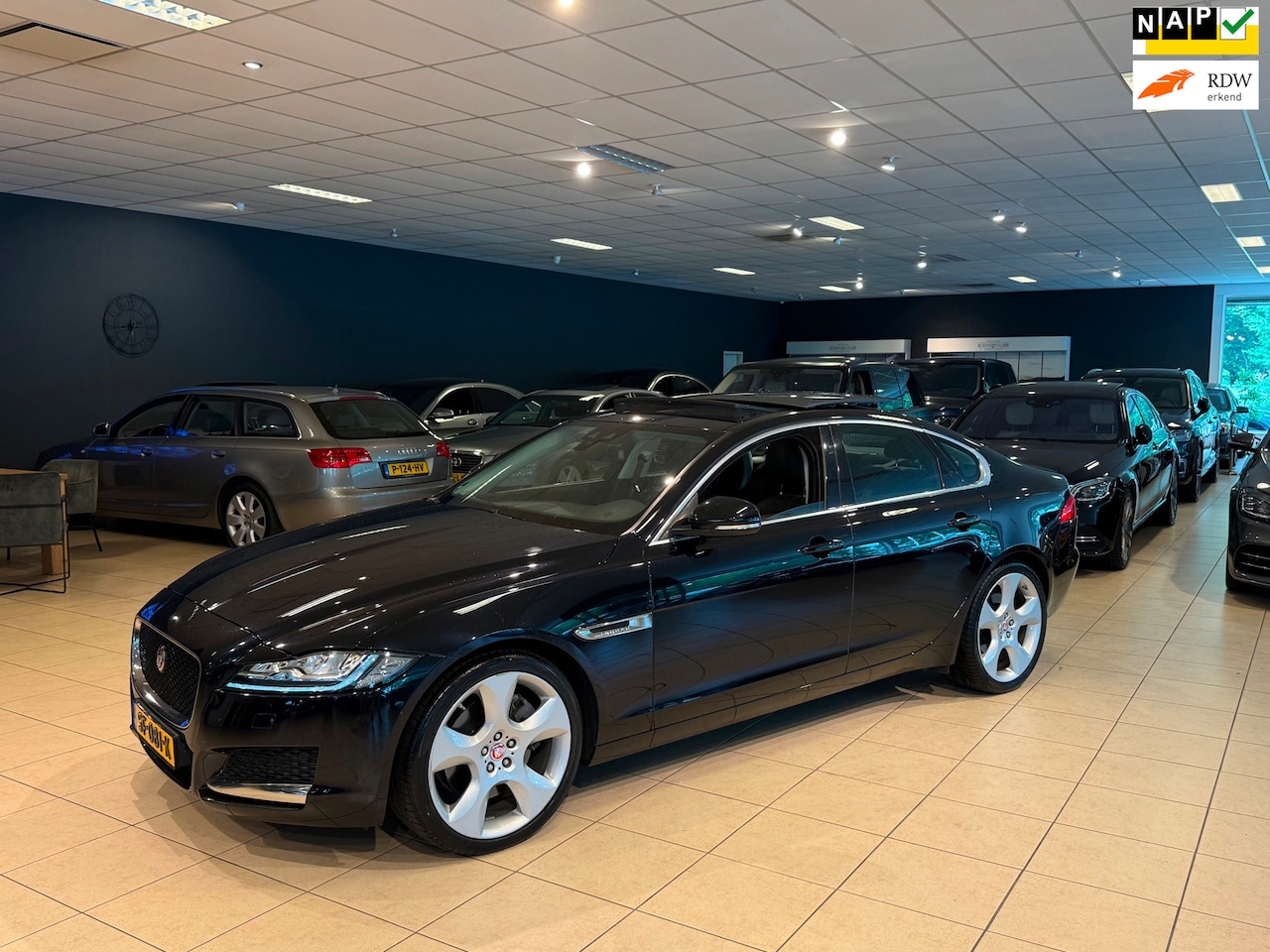 Jaguar XF Portfolio - 3.0 Portfolio/306pk/Panorama/Leder/Camera - AutoWereld.nl