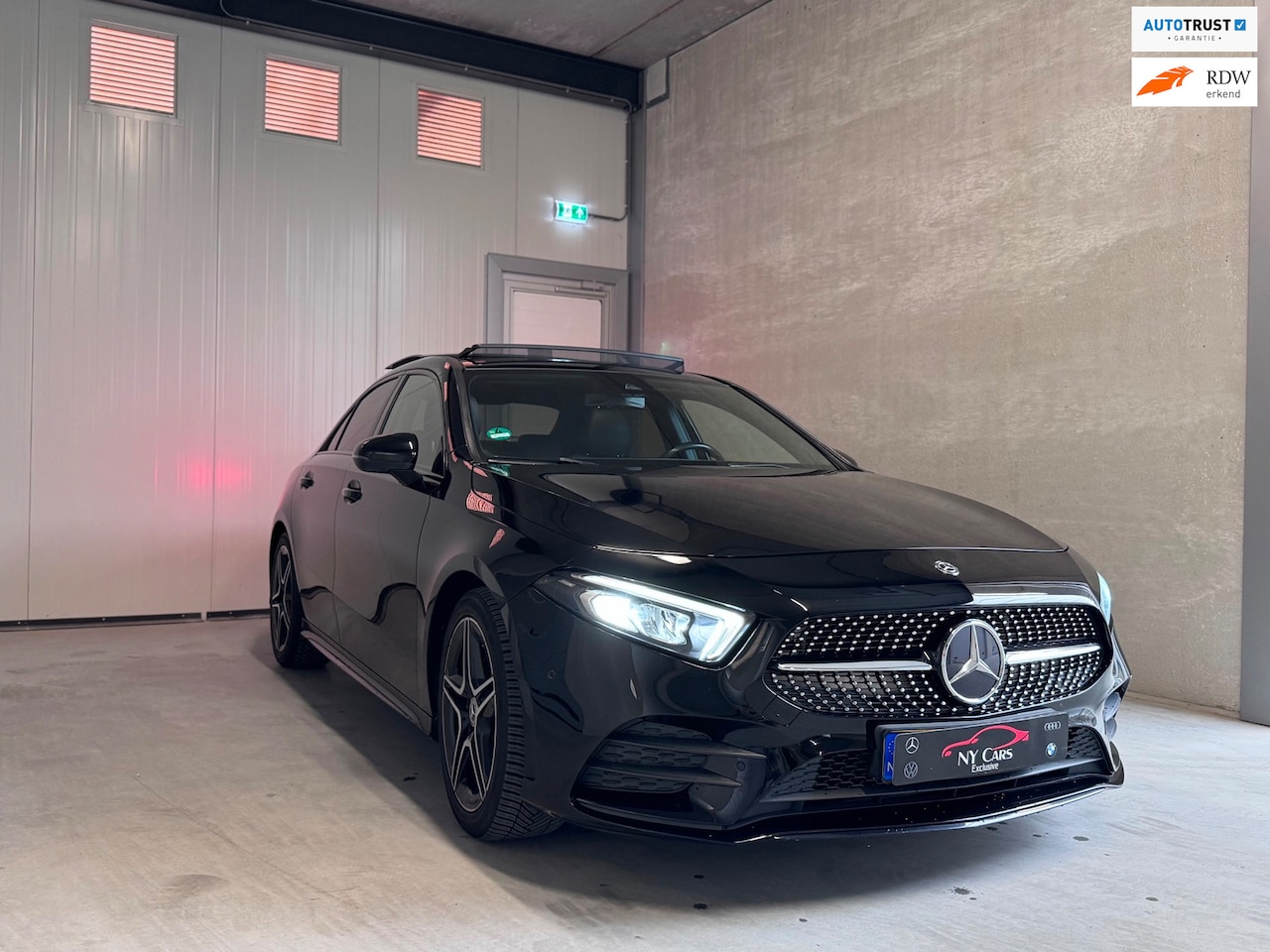 Mercedes-Benz A-klasse - 250 AMG Premium Plus 224PK Pano|Camera|Sfeer|Night|ACC - AutoWereld.nl