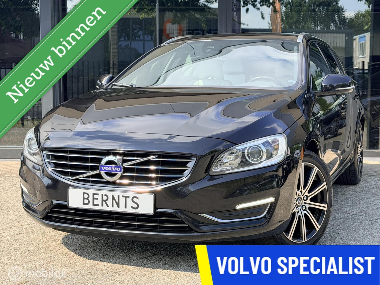 Volvo V60 - 2.4 D5 Twin Engine Special Edition|Navi|Bluetooth|Leder|Stoelverwarming - AutoWereld.nl
