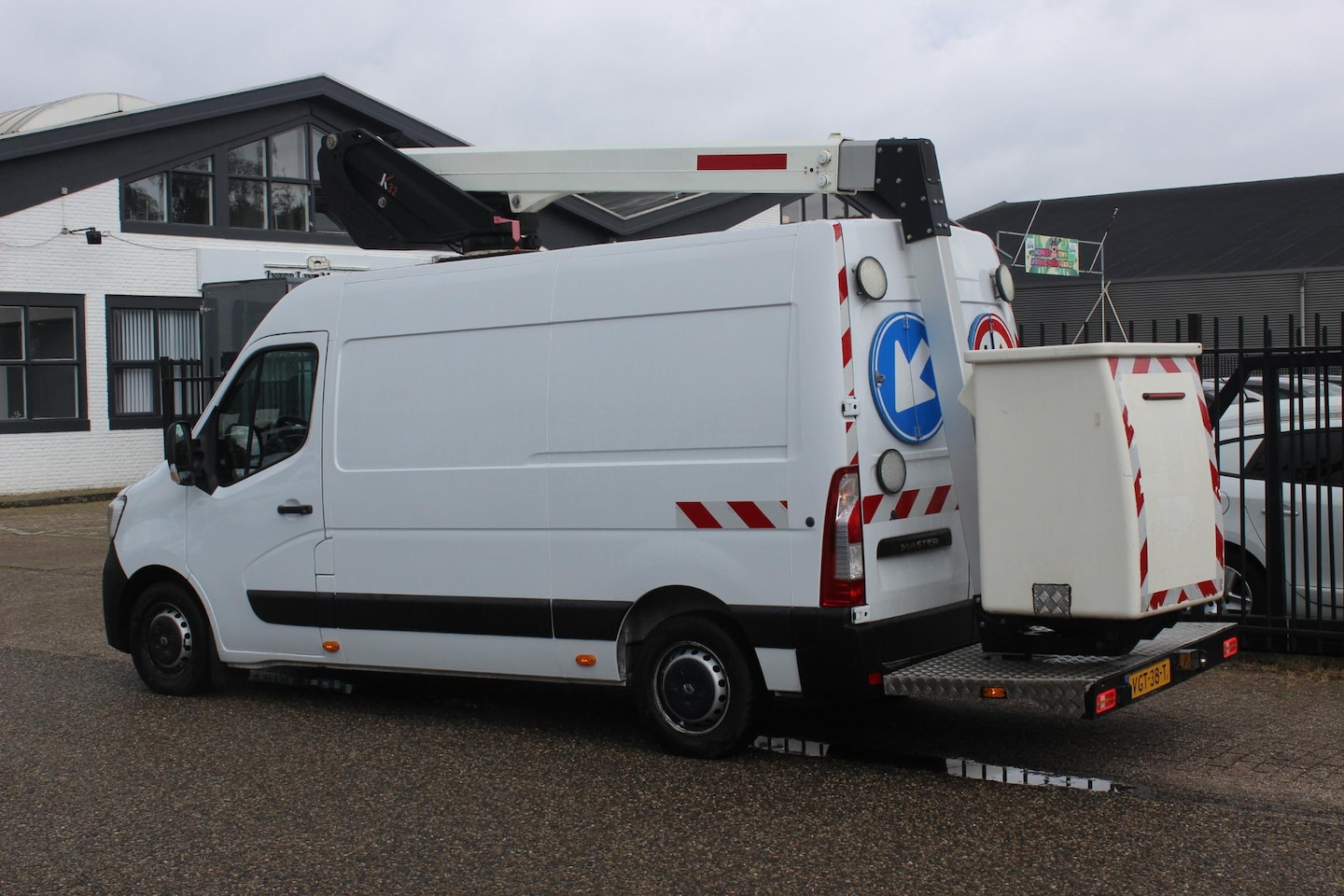Renault Master - T35 2.3 dCi 135 L2H3 Hoogwerker! - AutoWereld.nl