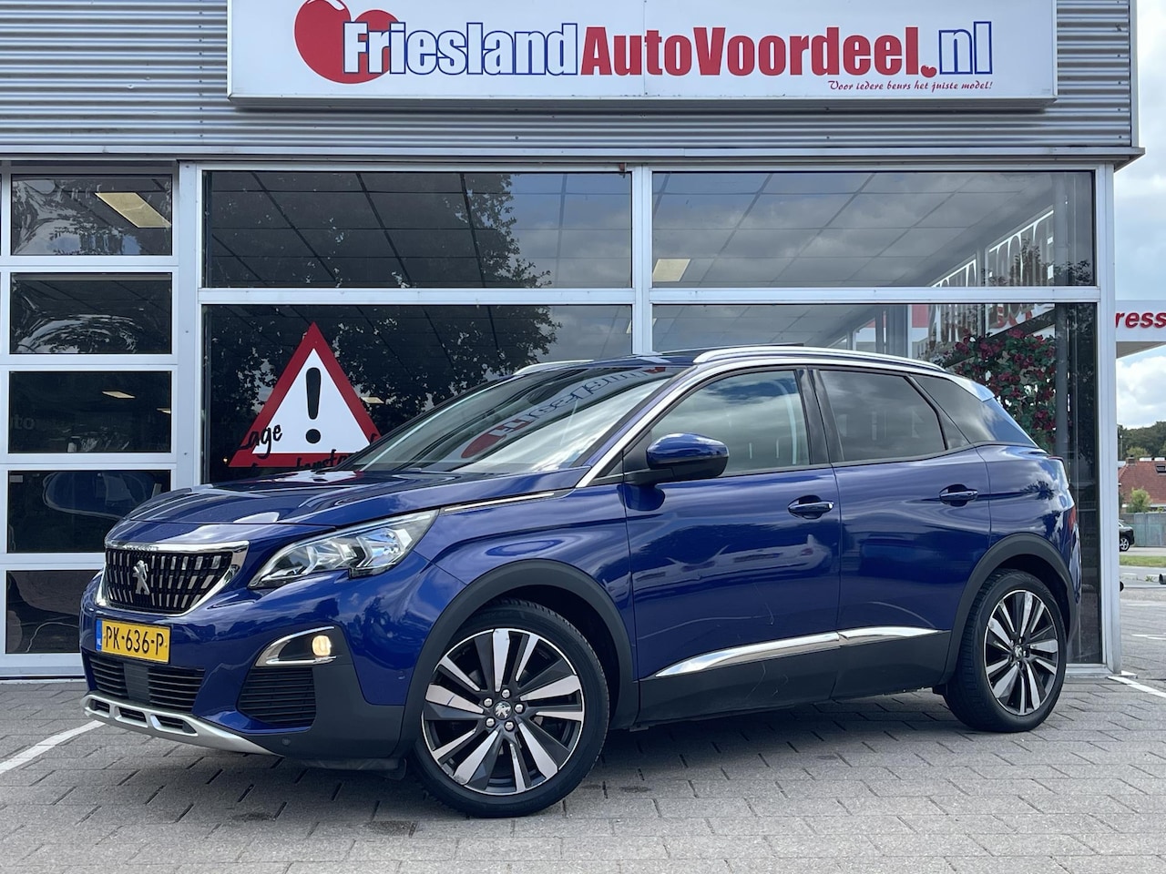 Peugeot 3008 - 1.2 PureTech Blue Lease Premium /Schuif-kanteldak/Clima/Cruise/DAB/Trekhaak/Onderhoudshist - AutoWereld.nl