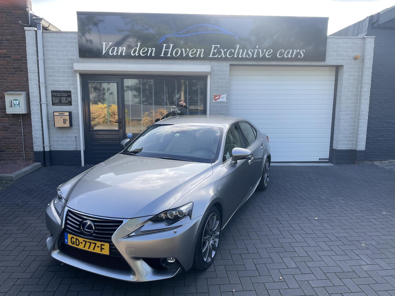 Lexus IS - 300h Hybrid Luxury Line Dealer onderhouden. - AutoWereld.nl