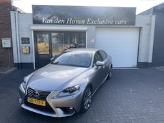 Lexus IS - 300h Hybrid Luxury Line Dealer onderhouden