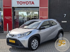 Toyota Aygo X - Play NL-AUTO 100% DEALER OH METALLIC AIRCO ANDROID/APPLE CRUISE CONTROL