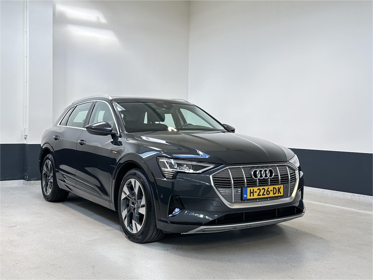 Audi e-tron - E-tron 50 Launch edition plus 71 kWh| Nieuwe elektromotor| SOH 89.5% |Pano| Apple Carplay/ - AutoWereld.nl