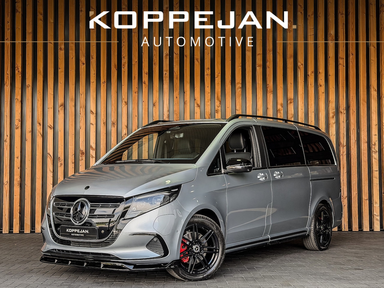 Mercedes-Benz EQV - 300 AMG L2 90kWh 8-Persoons | LUCHTVERING | DISTRONIC | STOELVERWARMING | STOELVENTILATIE - AutoWereld.nl