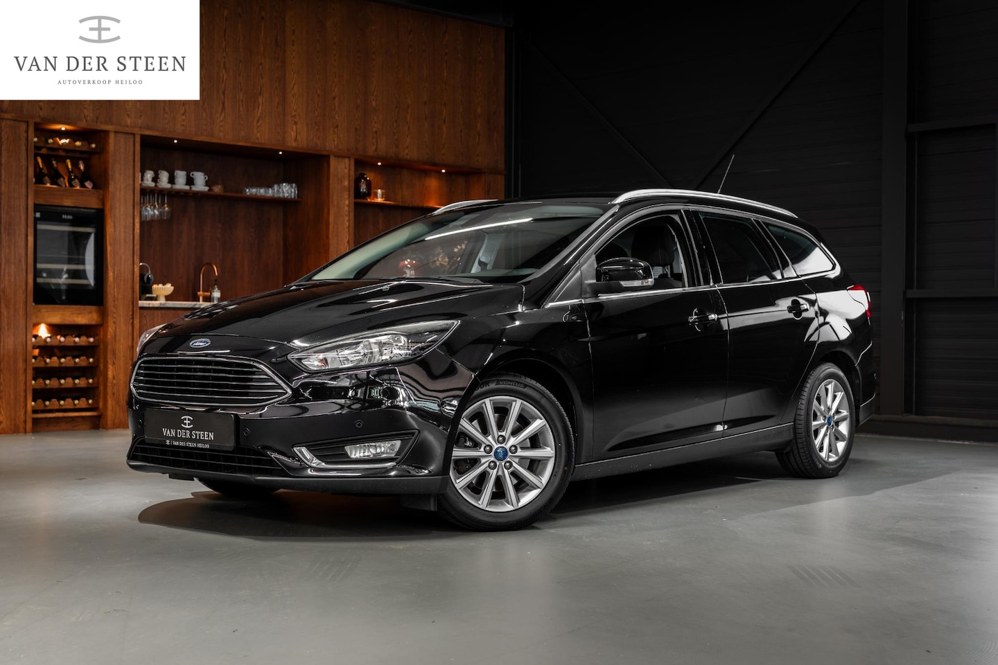 Ford Focus Wagon - 1.5 Titanium Edition Navigatie | Trekhaak | Cruise - AutoWereld.nl