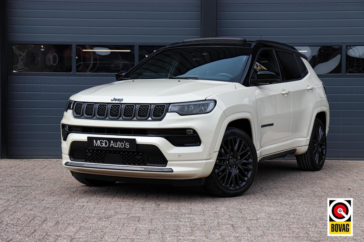 Jeep Compass - 4xe 240 Plug-in Hybrid Electric S |PANODAK|360 CAMERA|KEYLESS|MEMORY|LEDER|CARPLAY|STOEL+S - AutoWereld.nl