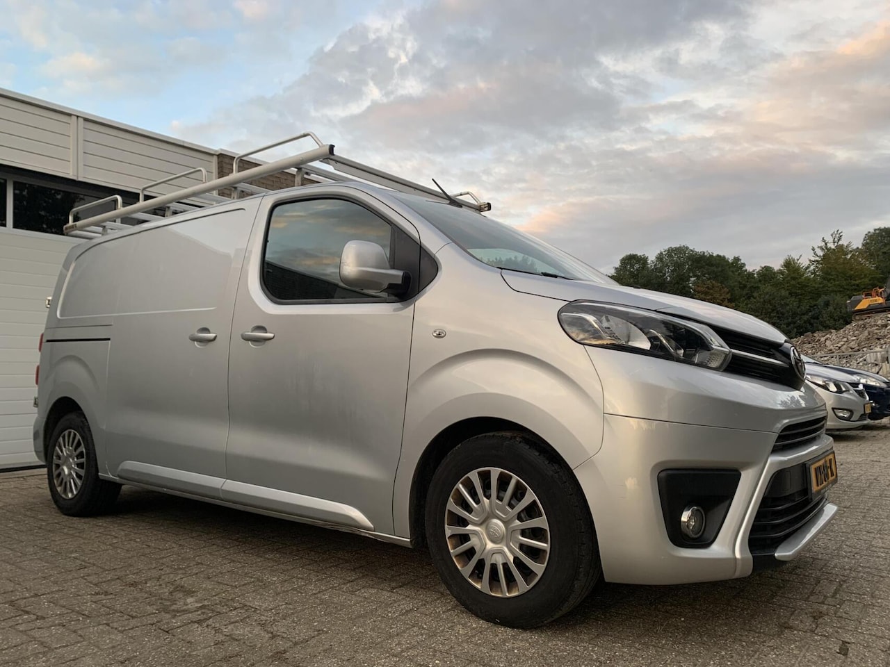 Toyota ProAce Worker - 1.6 D-4D Professional Navi Airco Trekhaak Cruise Control - AutoWereld.nl