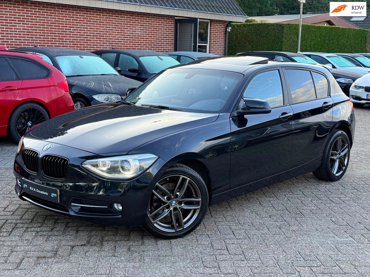 BMW 1-serie - 116i Executive Sport|Nieuwe Ketting + Klepseals|Dakje|Cruise control|Navigatie|Xenon|Nette - AutoWereld.nl