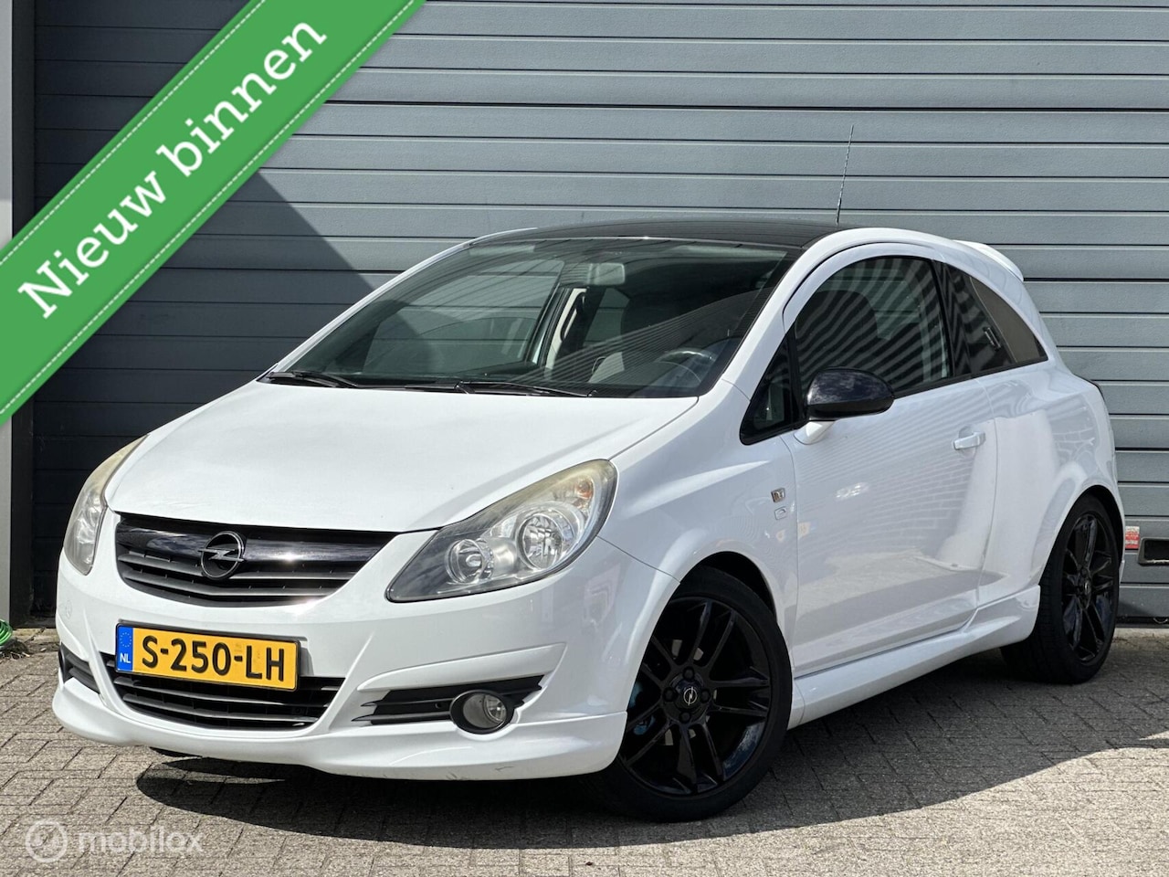 Opel Corsa - 1.2-16V Edition OPC Line| Airco | CARPLAY - AutoWereld.nl