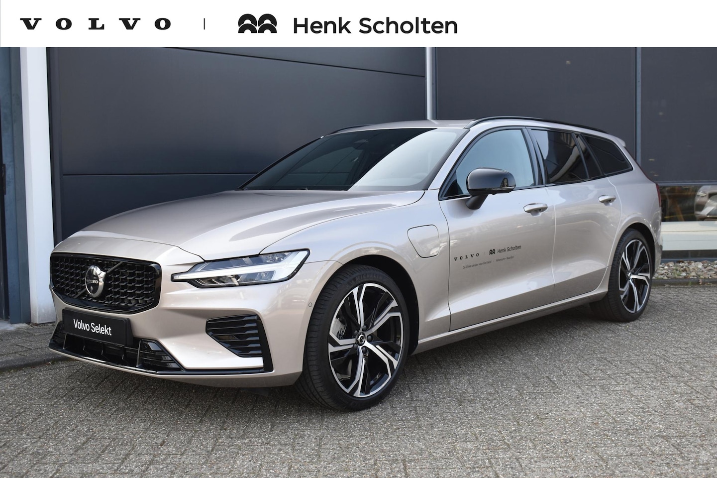 Volvo V60 - T8 Plug-in hybrid AWD Ultra Dark | Panoramisch Schuif-/Kanteldak | 360 graden camera | Ext - AutoWereld.nl