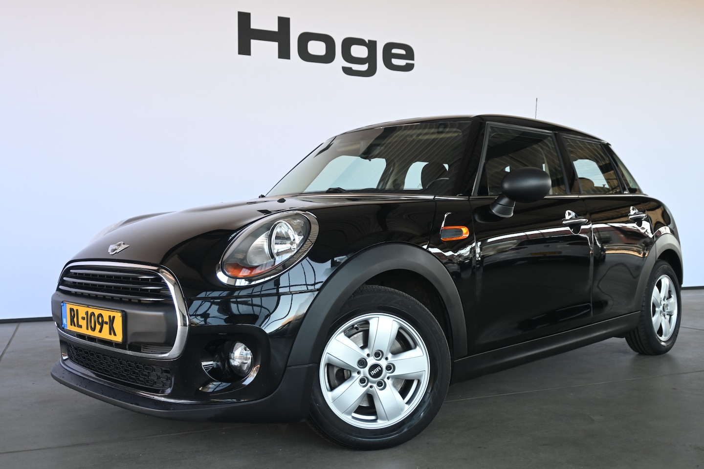 MINI 5-Deurs - Mini 1.5 Business Nap Airco Cruise control Navigatie Lichtmetaal Inruil mogelijk - AutoWereld.nl
