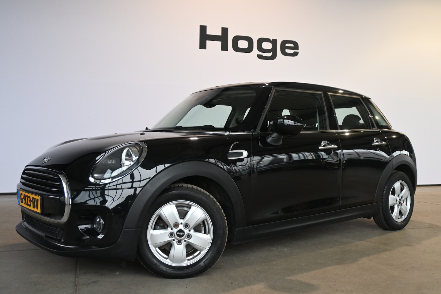MINI Cooper - Mini 1.5 Airco Navigatie LED Cruise Control Direct Leverbaar! Rijklaarprijs Inruil Mogelij - AutoWereld.nl