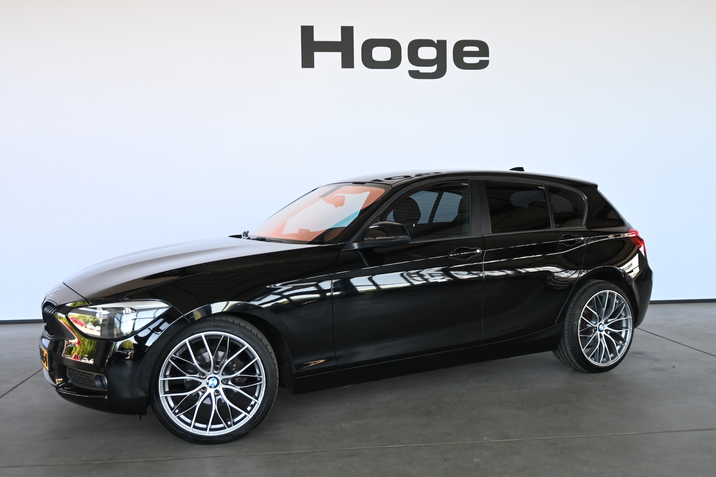 BMW 1-serie - 116i Business+ Clima Cruise control Navigatie Xenon Stoelverwarming Inruil Mogelijk! - AutoWereld.nl