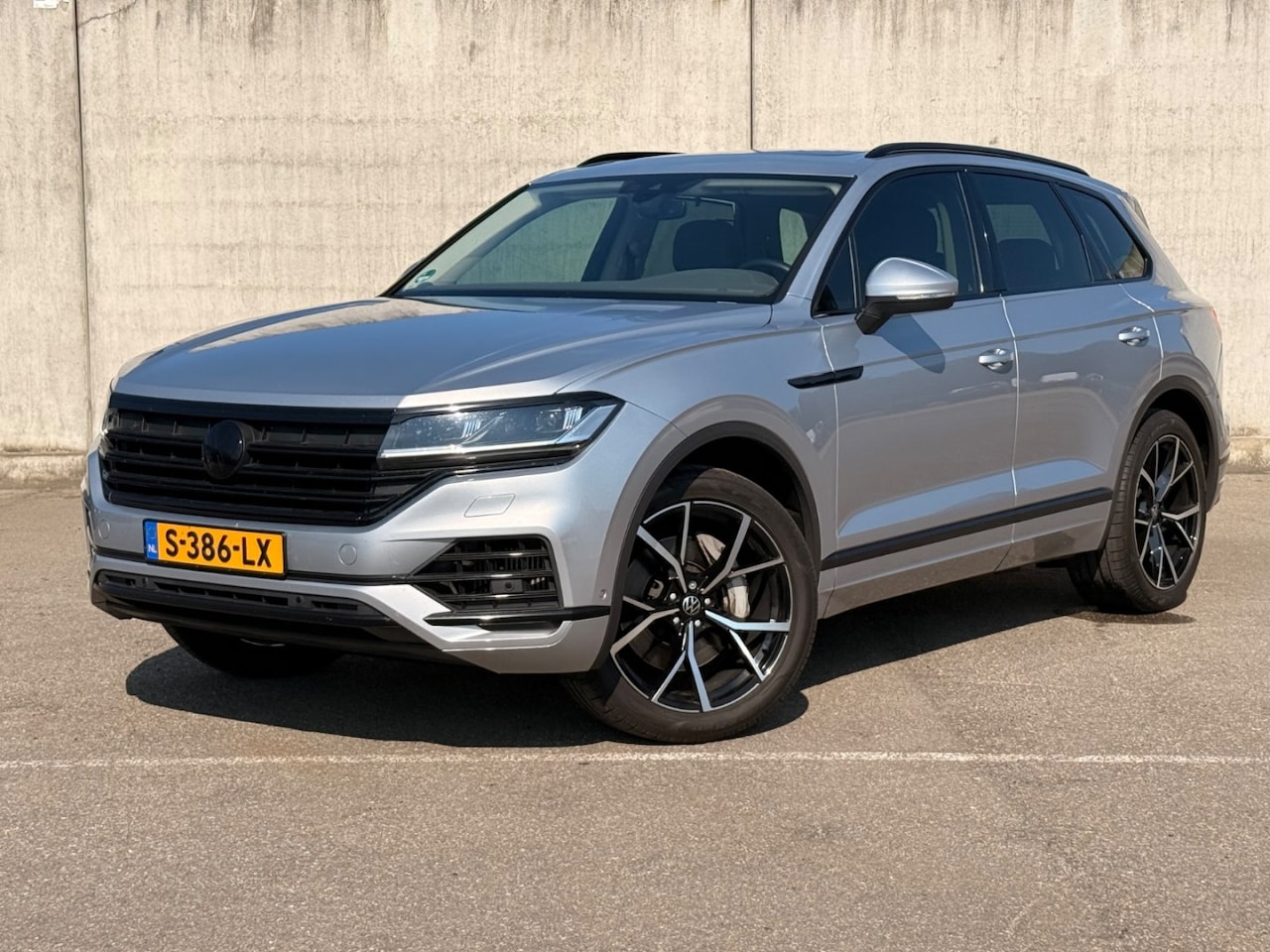 Volkswagen Touareg - 3.0 TSi V6 | Black Edition | 4MOTION R-line velgen | Pano | Leder | Virtual | ACC | Full O - AutoWereld.nl