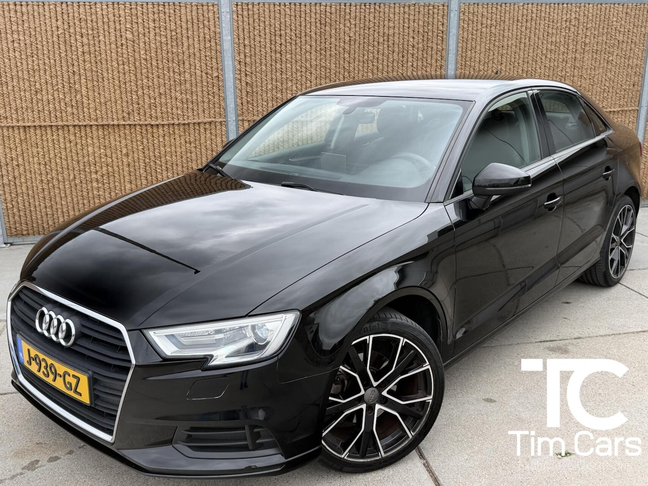 Audi A3 Limousine - 30 TFSI Pro Line Lederen bekleding | Stoelverwarming | 18 inch lichtmetalen velgen | Bi-xe - AutoWereld.nl