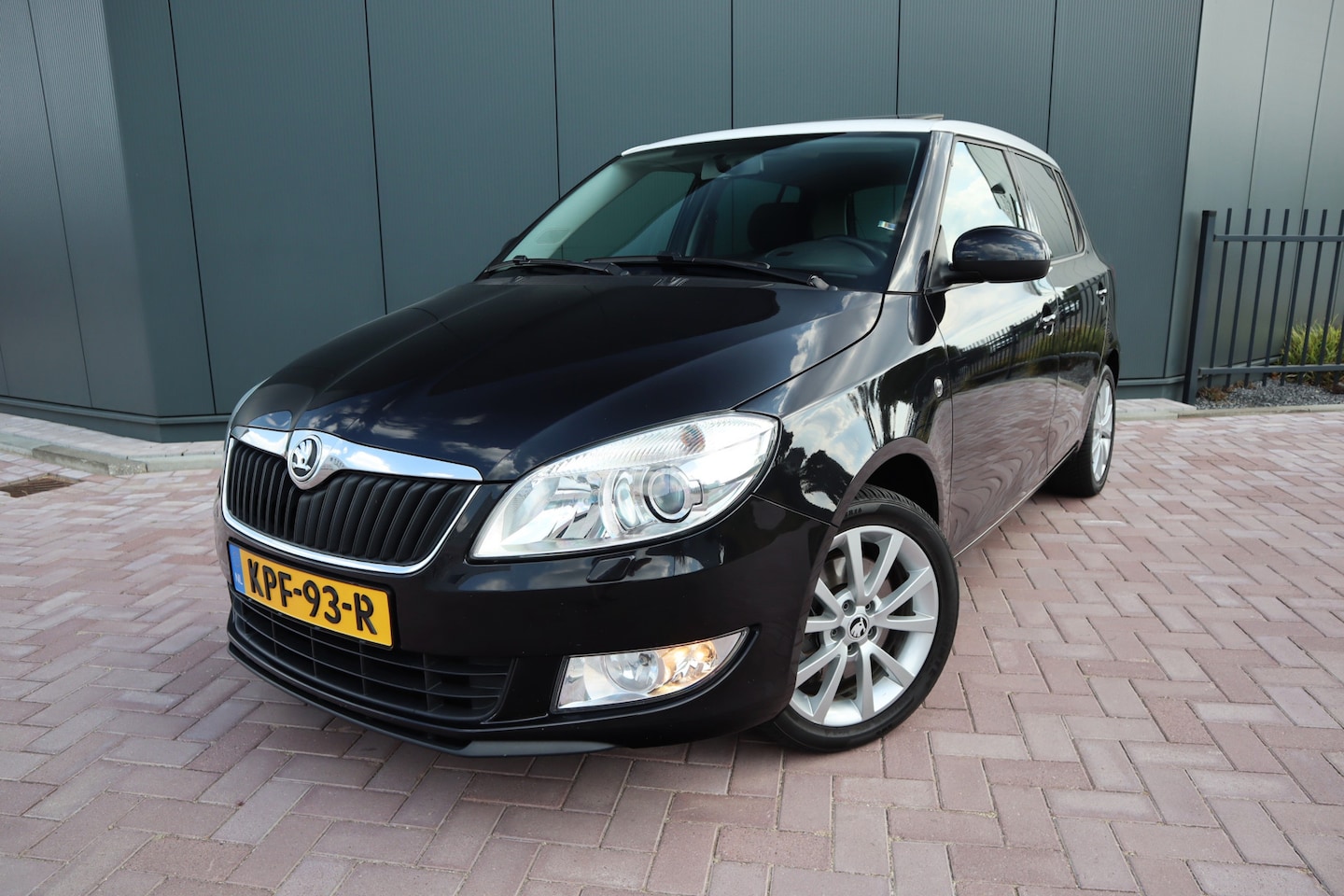 Skoda Fabia - 1.2 TSI Ambition Automaat Schuifdak Sportstoelen Stoelverwarming  Etc. Etc. - AutoWereld.nl