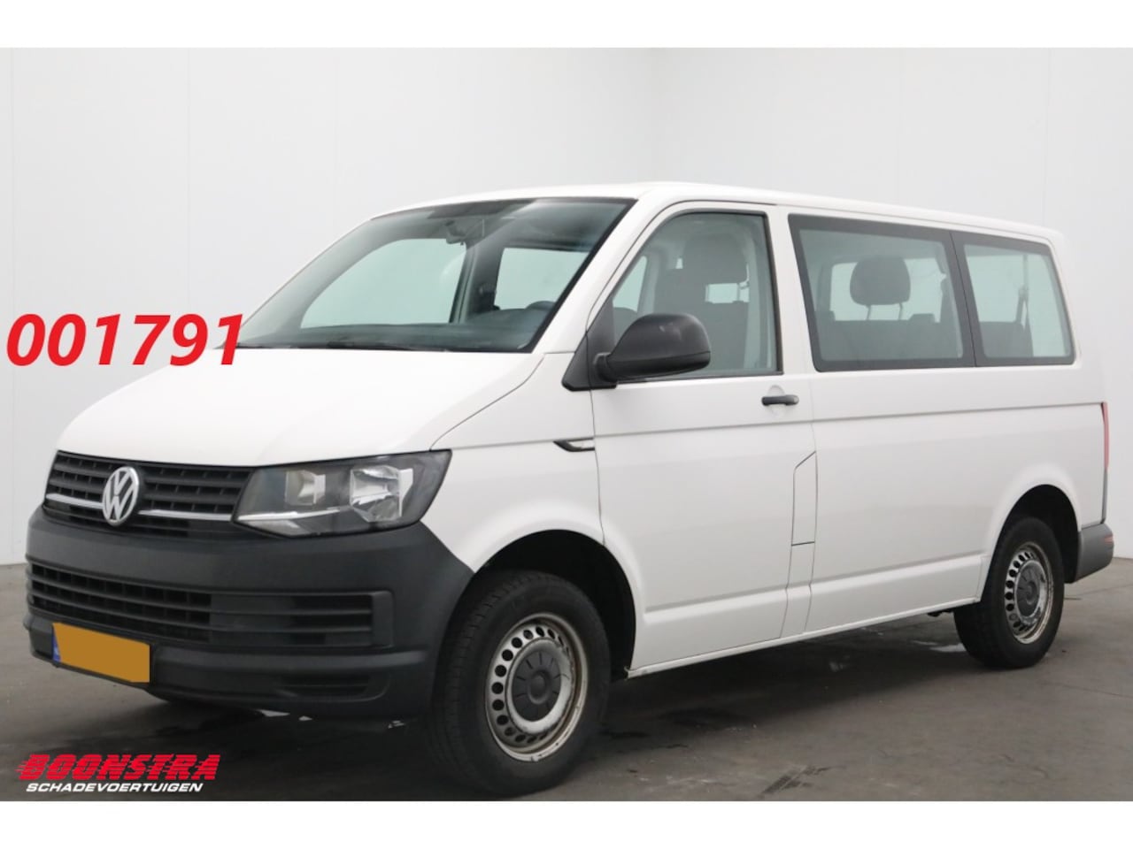 Volkswagen Transporter Kombi - 2.0 TDI L1-H1 9-Pers. Airco - AutoWereld.nl