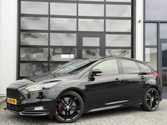 Ford Focus - 2.0 ST-3 250PK+ / Pano / Camera / Recaro / LEDER