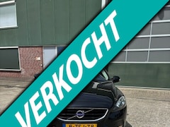 Volvo V40 - 1.6 T3 Momentum/ Panodak / Trekhaak/ Navi/Stoelverwarming /PDC