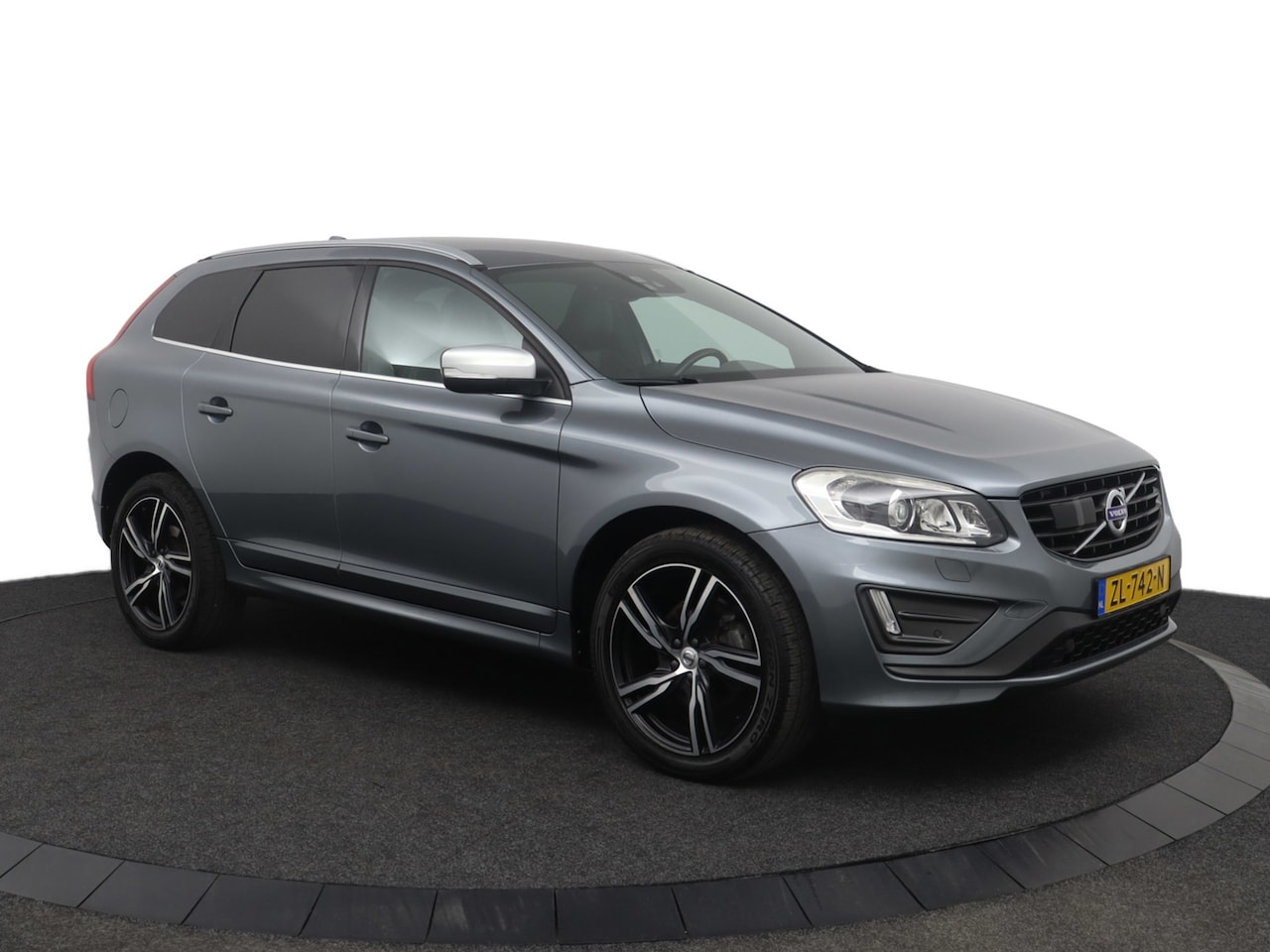 Volvo XC60 - 2.4 D5 AWD R Design - AutoWereld.nl