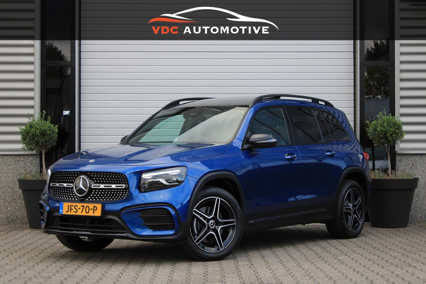 Mercedes-Benz GLB - 180 AMG 7 Persoons Facelift | Pano | Trekhaak | Multibeam LED | Keyless | Stoelverwarming - AutoWereld.nl