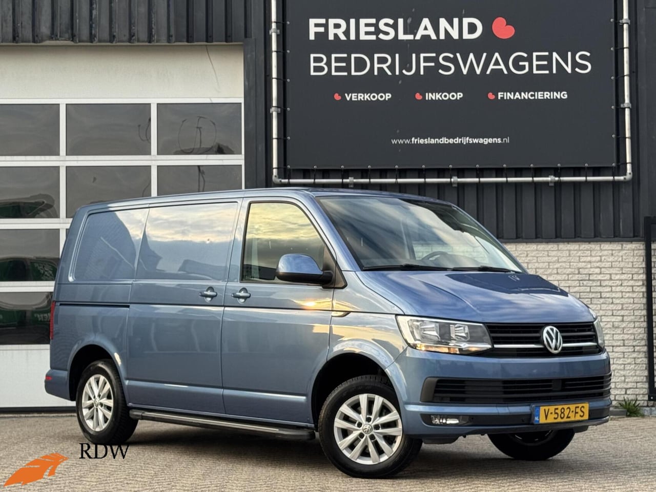 Volkswagen Transporter - 2.0 TDI 150pk Highline Trekhaak/Adapt.Cruise/Carplay/Camera/Navi - AutoWereld.nl