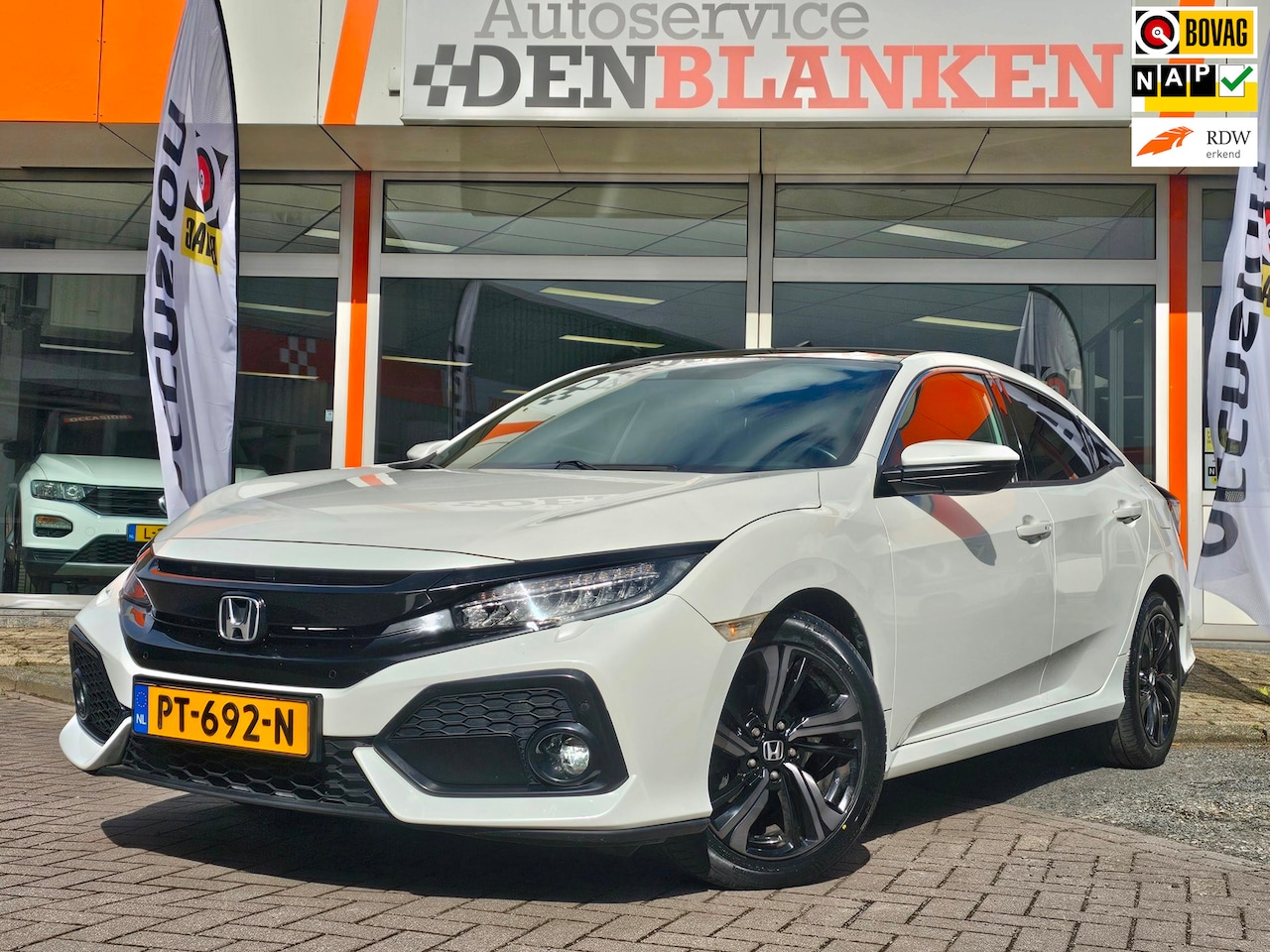 Honda Civic - 1.0 i-VTEC Executive BJ.2017 / Panodak / Leder / Keyless / Led / 17"Lmv / Trekhaak !! - AutoWereld.nl