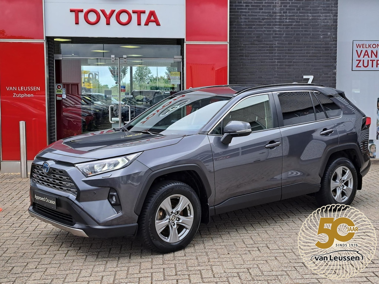Toyota RAV4 - 2.5 Hybrid AWD NWE. 4-SEASONS STOEL- & VOORRUITVERWARMING PDC V+A DIGITAL DISPLAY LED - AutoWereld.nl