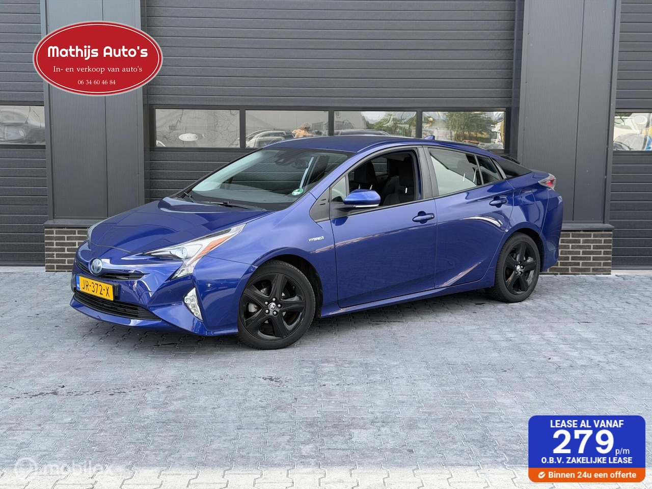 Toyota Prius - 1.8 First Edition Hybrid Head UP! Stoelverwarming! Blindspot! - AutoWereld.nl