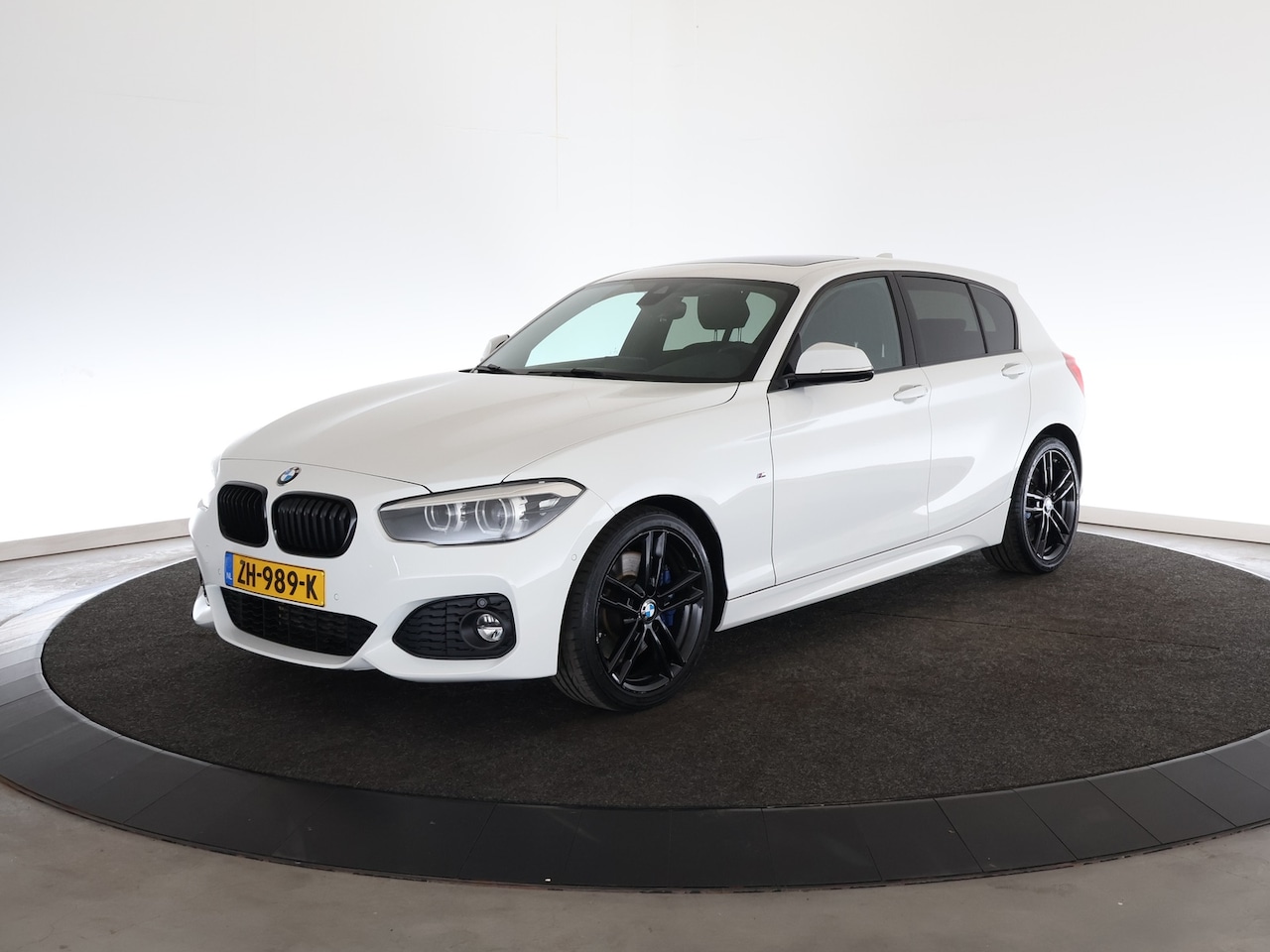 BMW 1-serie - 118i Edition M Sport Shadow High Executive | M- pakket | Panormadak | - AutoWereld.nl