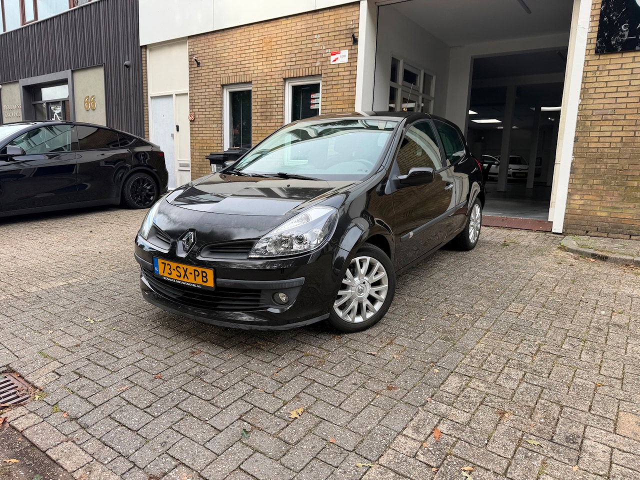 Renault Clio - 1.4-16V Dynamique Luxe Airco - AutoWereld.nl