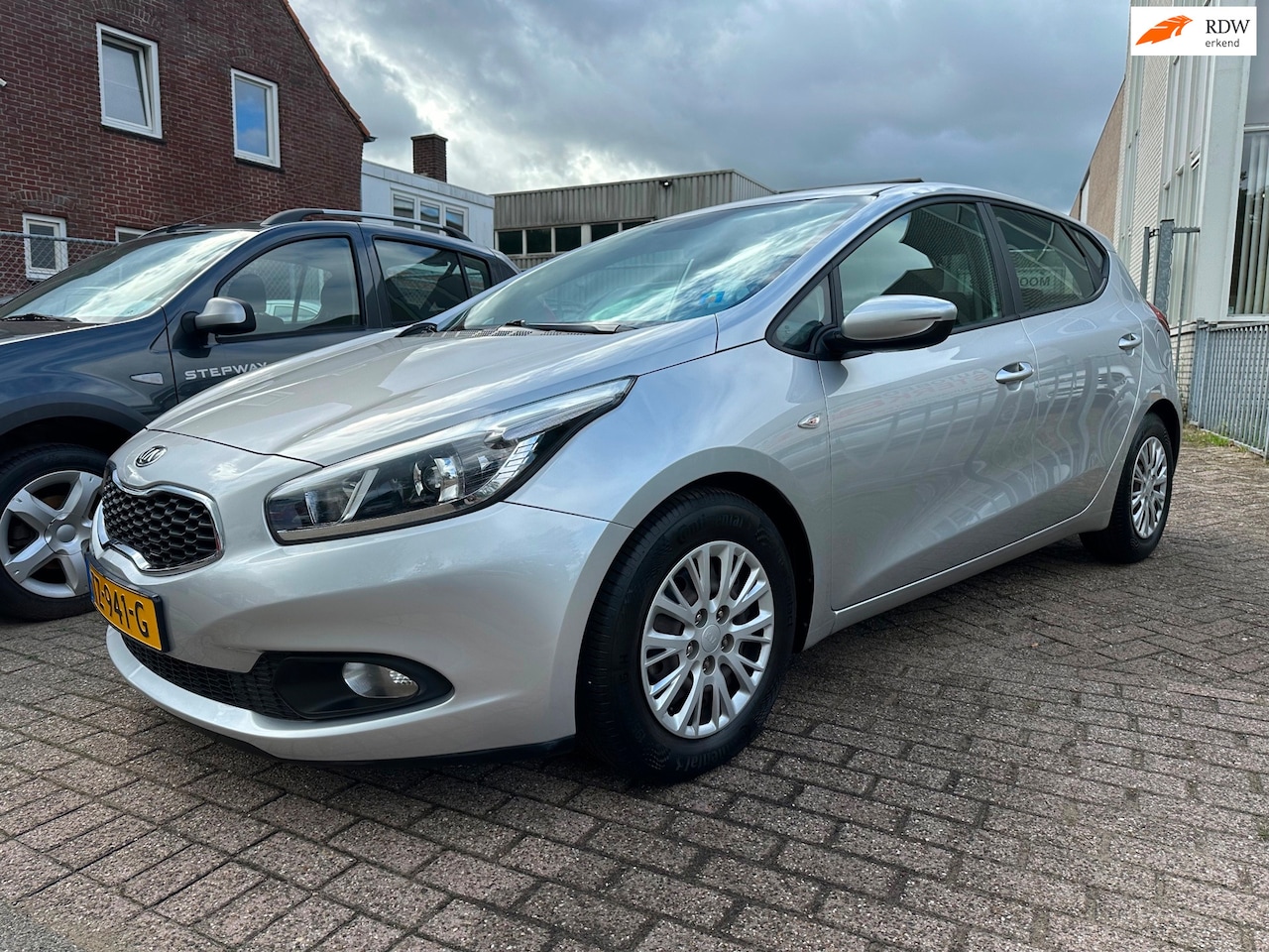 Kia Cee'd - 1.4 CVVT * AIRCO * APK 09-2027 * - AutoWereld.nl
