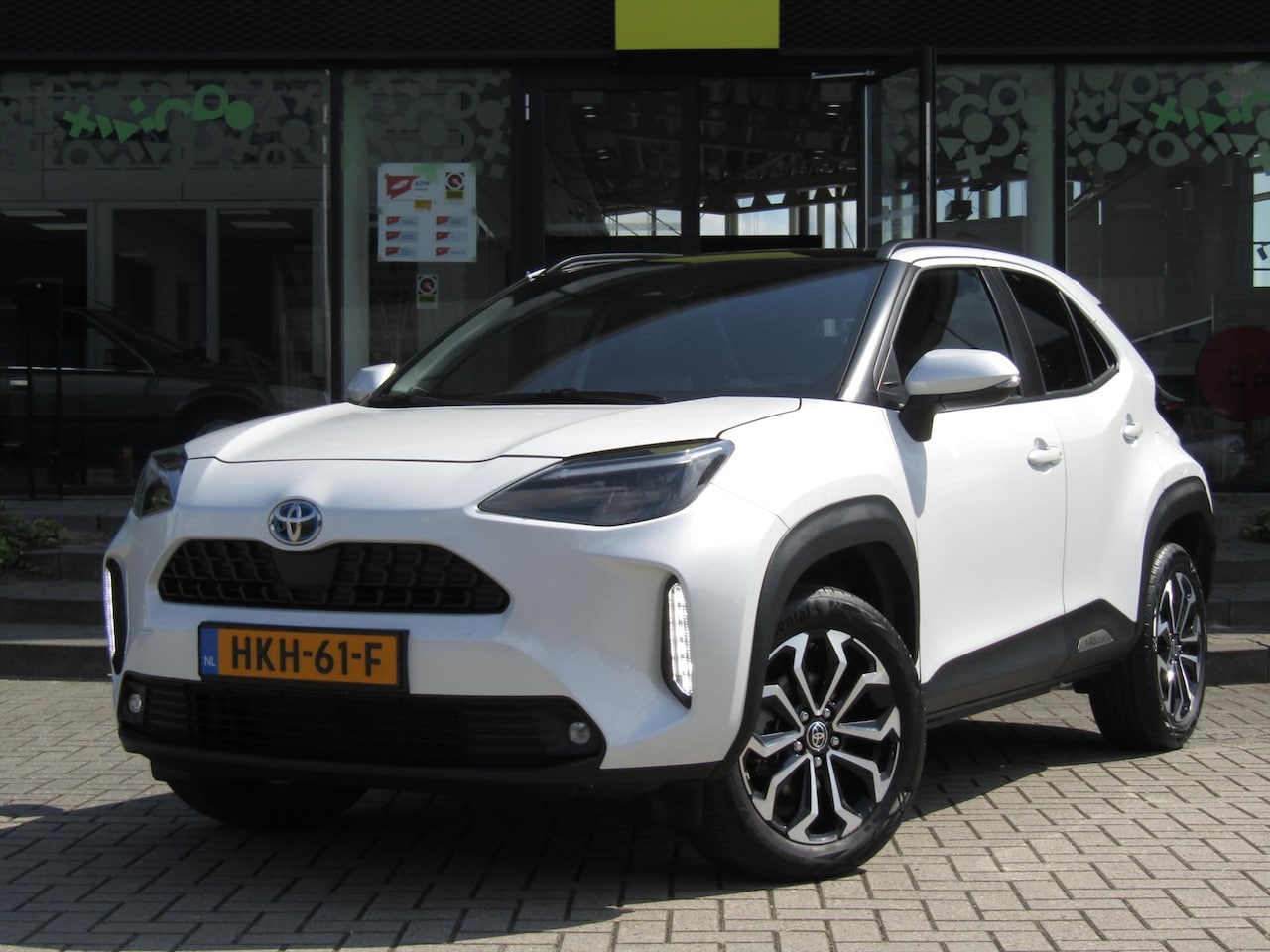 Toyota Yaris Cross - 1.5 VVT-I Hybrid 116pk CVT Dynamic / Panoramadak / Navi / Camera / Elektr. Achterklep - AutoWereld.nl