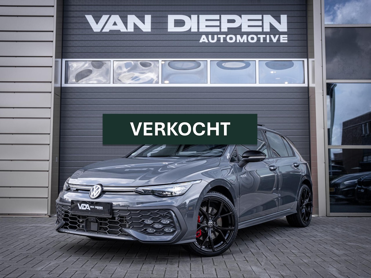 Volkswagen Golf - 8.5 1.5 eHybrid GTE - Mistl. l Pano l 19'' l IQ l HUD - AutoWereld.nl