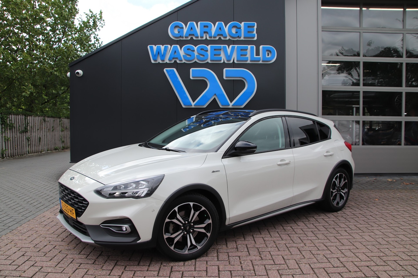 Ford Focus - 1.0 EcoBoost Active Business NL 1-Eigen Trekhaak/Winterpakket/Keyless/Carplay - AutoWereld.nl