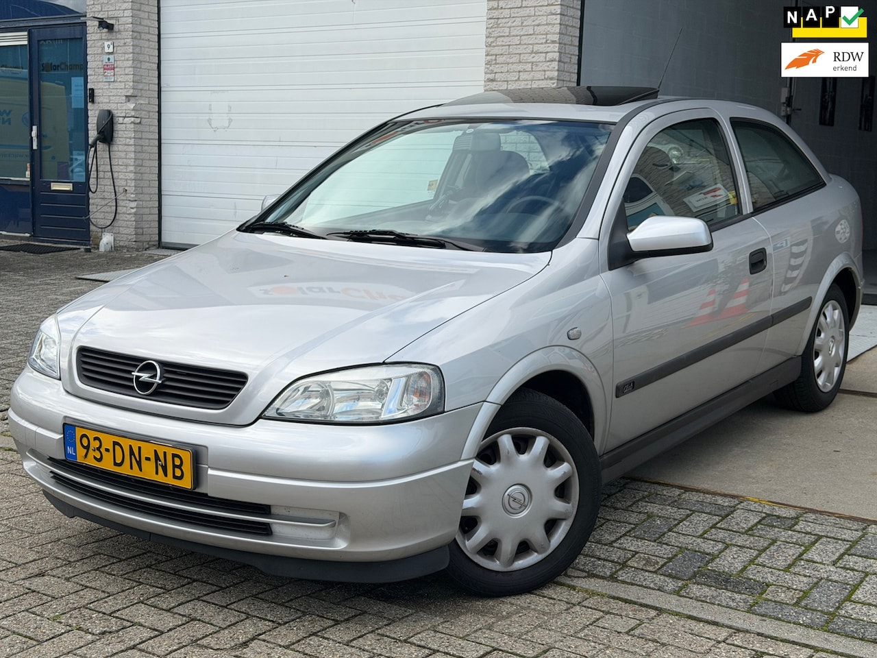 Opel Astra - 1.6 Club/ AUTOMAAT/ 3drs/ nap/ goed onderhouden/ 1jaar apk/ pano/ EL-ramen/ zeer nette aut - AutoWereld.nl