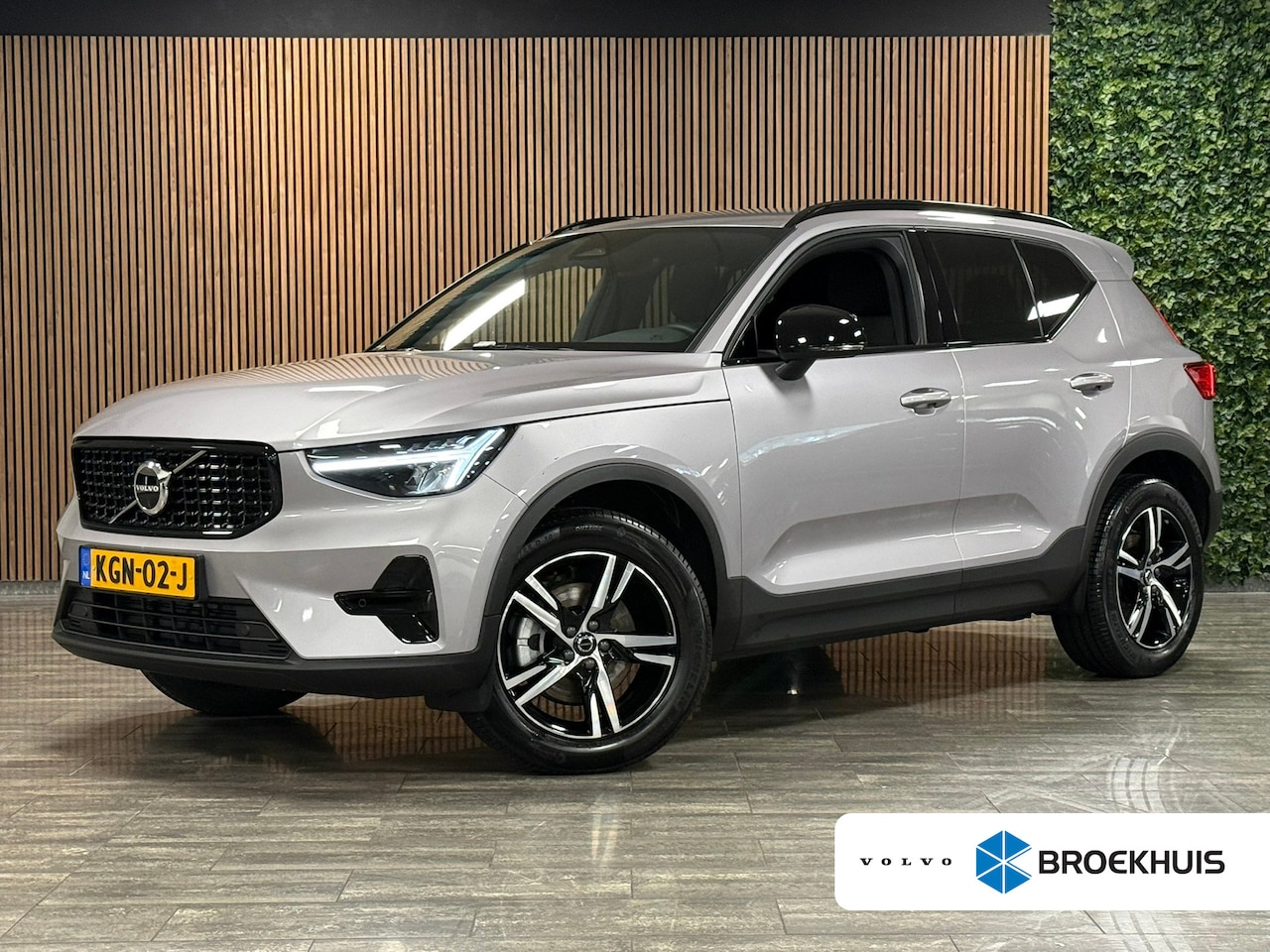 Volvo XC40 - B4 Plus Dark | Trekhaak | Harman Kardon | Bestuurdersstoel elektrisch geheugen | Adaptieve - AutoWereld.nl