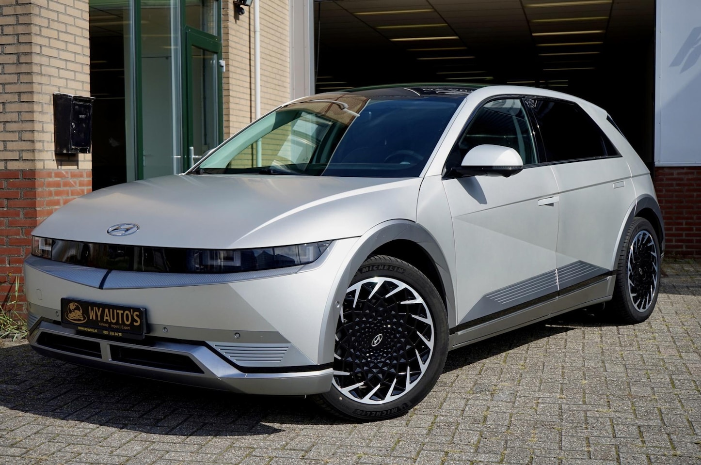 Hyundai IONIQ 5 - Project 45 AWD 73kWh 306pk|Solardak|SOH 100%|Gravity Gold Matt|Fabrieksgarantie| - AutoWereld.nl