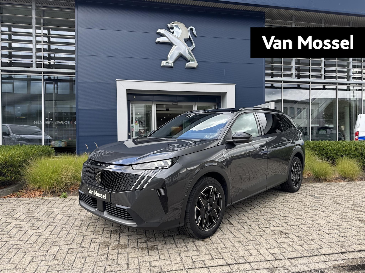 Peugeot 5008 - Hybrid 145 GT 7p l 360 Vision l Drive Assist Plus l Stoelverwarming - AutoWereld.nl