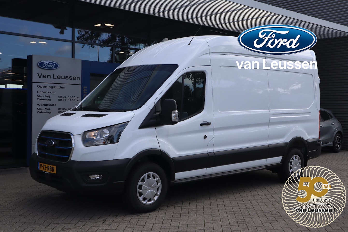 Ford E-Transit - 350 L3H3 TREND 68KWH 3-PERS STOELVERW. P-SENSOREN ALL-SEASON 4-JAAR/100.000KM FABR.GARANTI - AutoWereld.nl