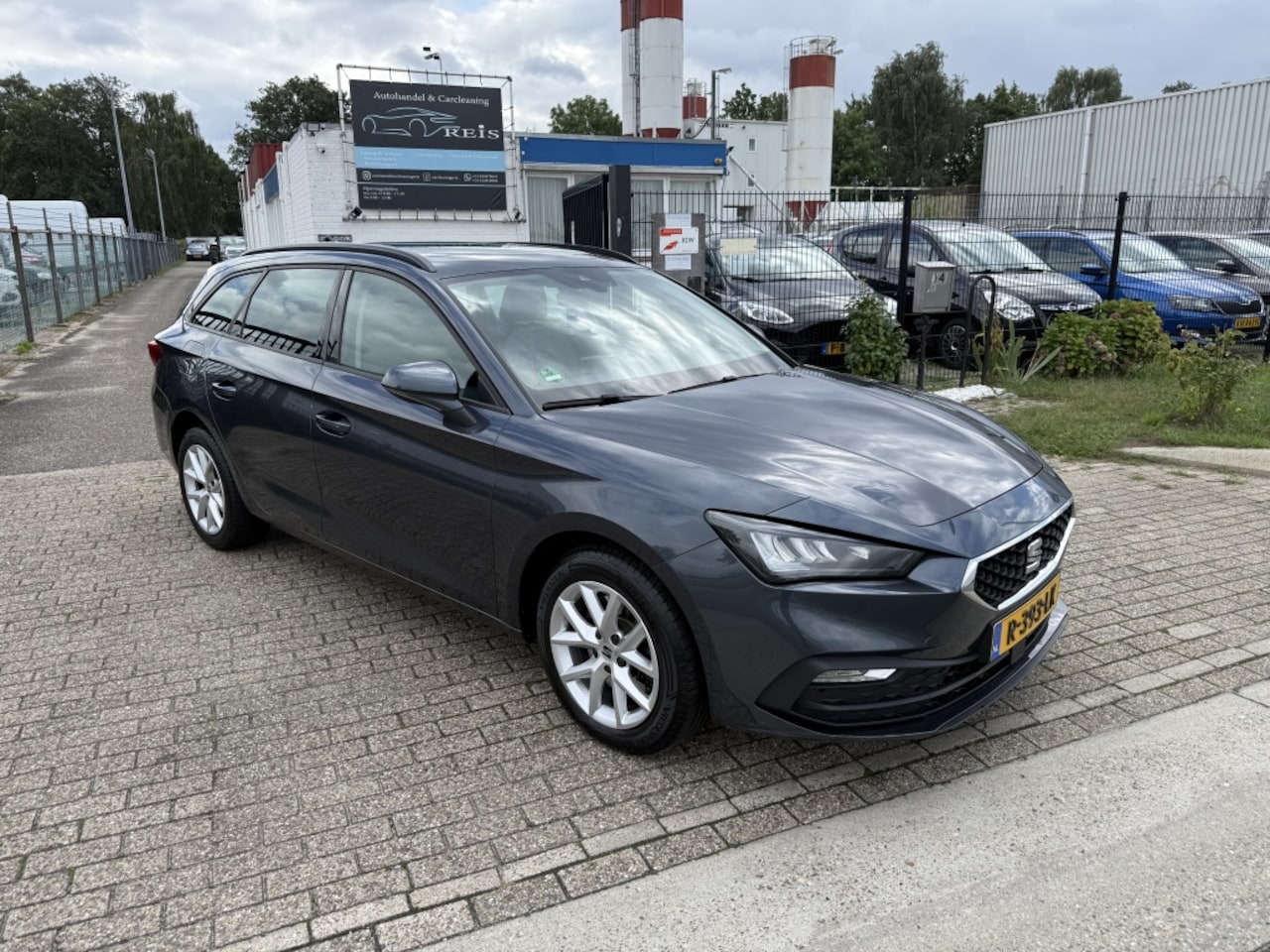 SEAT Leon Sportstourer - 2.0 TDI FR Launch Ed*NETTOEXPORTPRIJS* - AutoWereld.nl