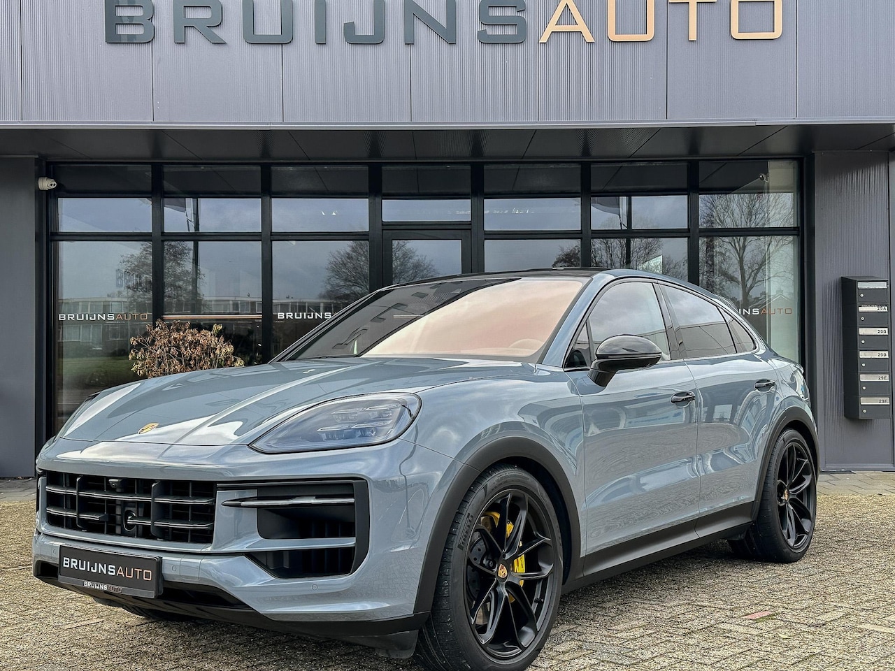 Porsche Cayenne Coupé - 3.0 E-Hybrid GT pakket|Carbon|BTW|22inch - AutoWereld.nl
