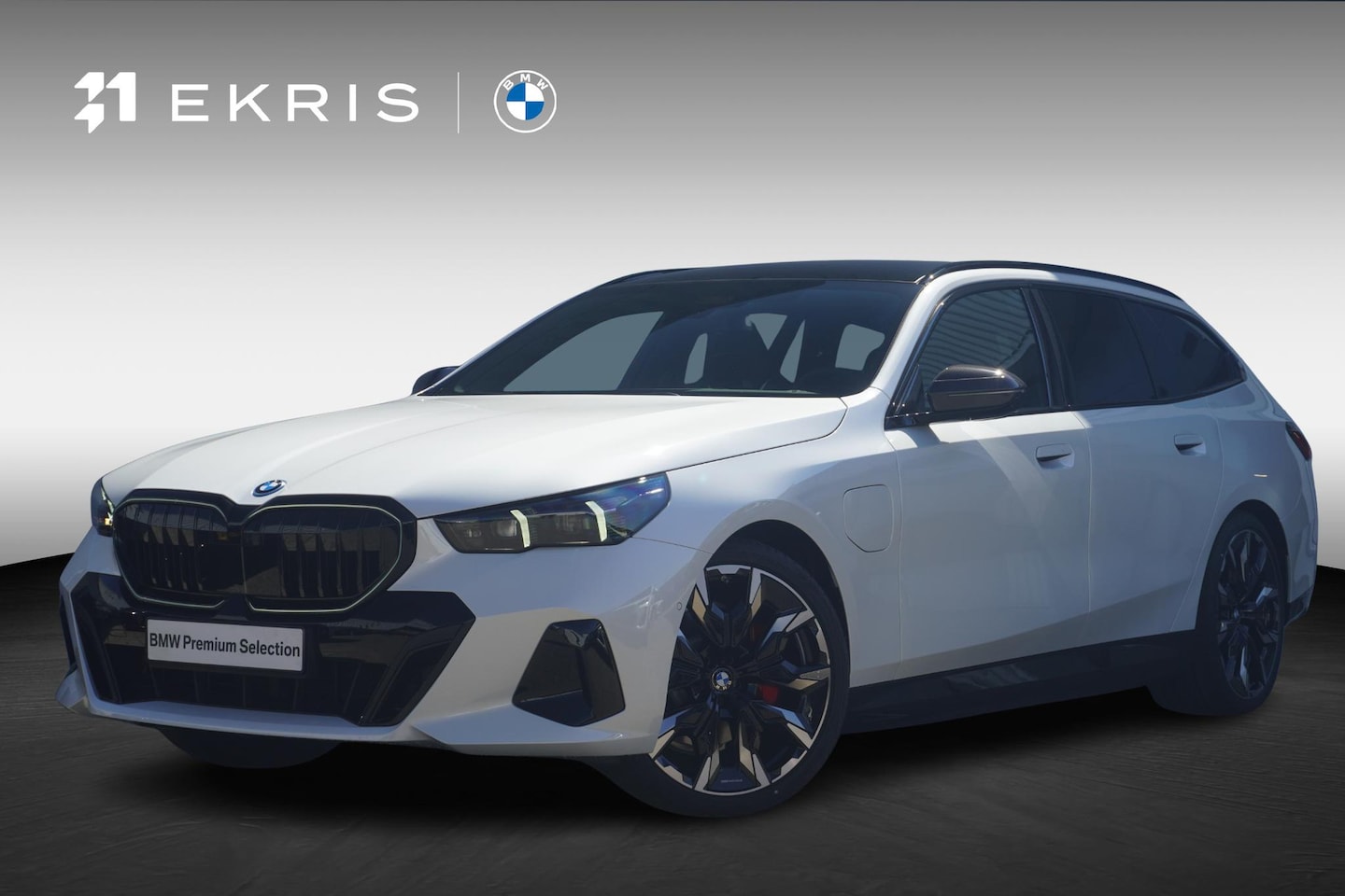 BMW 5-serie Touring - 530e | M Sportpakket Pro | M Multifunctionele voorstoelen | Bowers & Wilkins | Alcantara H - AutoWereld.nl