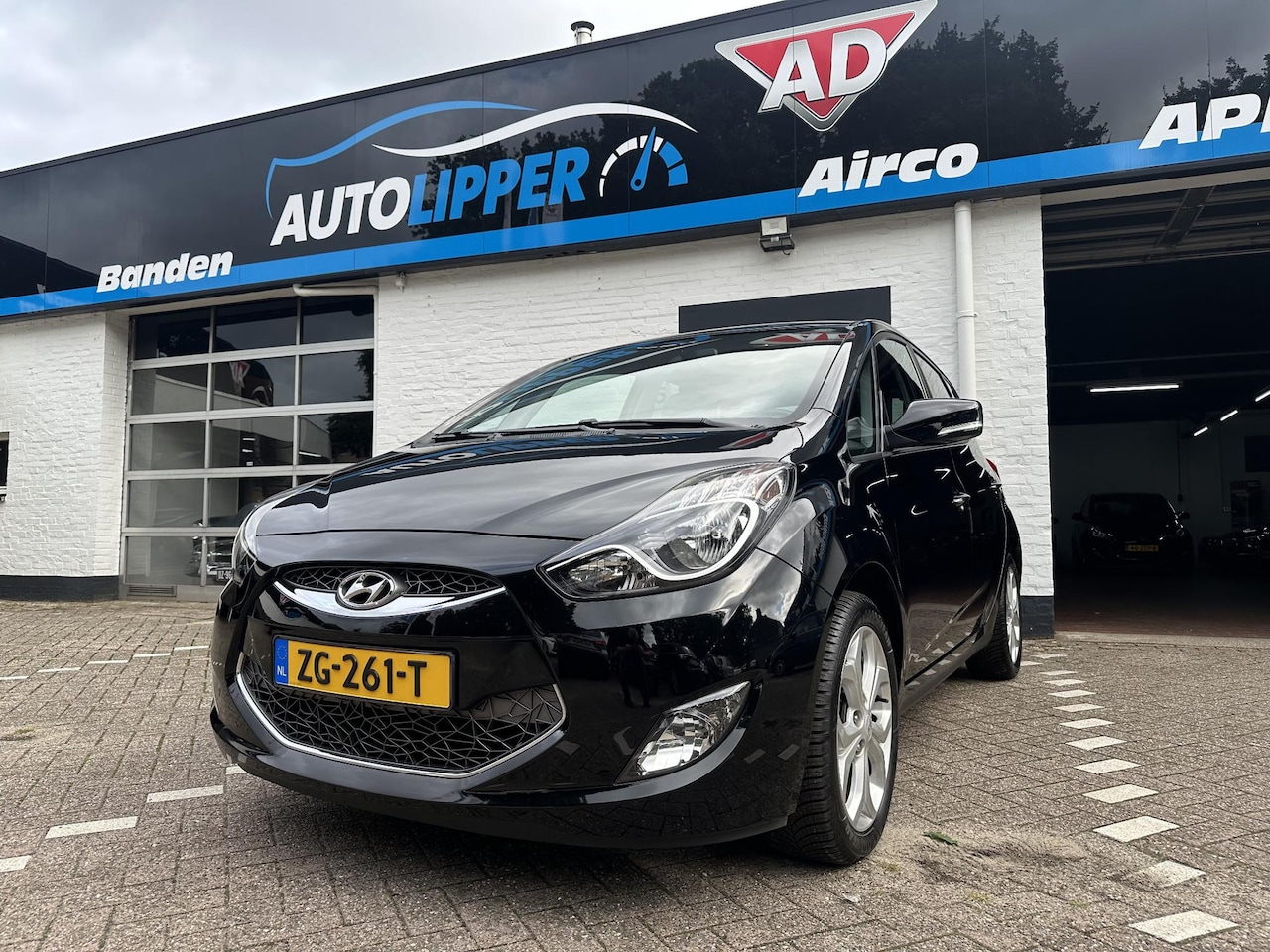 Hyundai ix20 - 1.4i Pro /Nieuwe apk bij afelvering/CC/All season banden/Lm velgen/Trekhaak - AutoWereld.nl