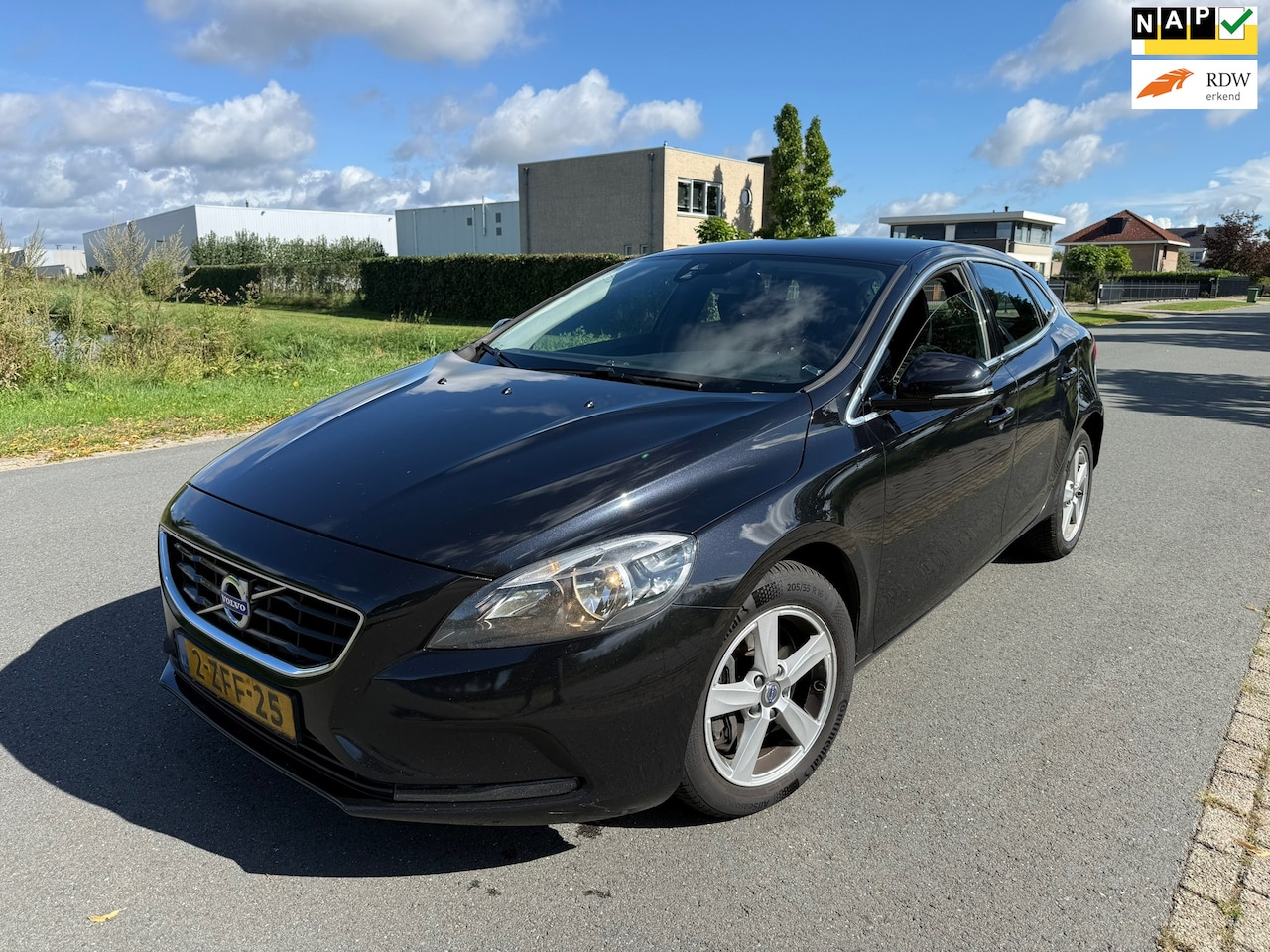 Volvo V40 - 2.0 D4 Momentum Business CLIMA/NAVI/APK/NAP - AutoWereld.nl